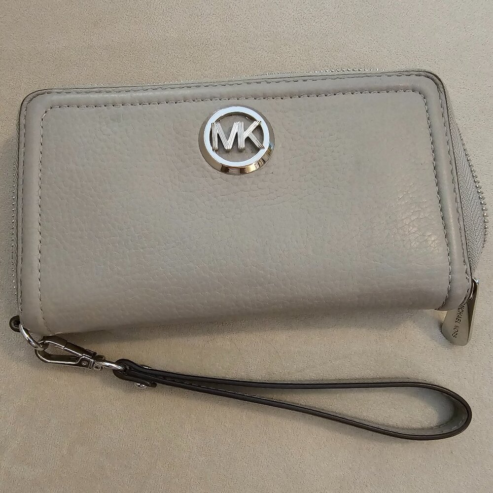 Michael Kors - Smartphone Leather Wristlet
